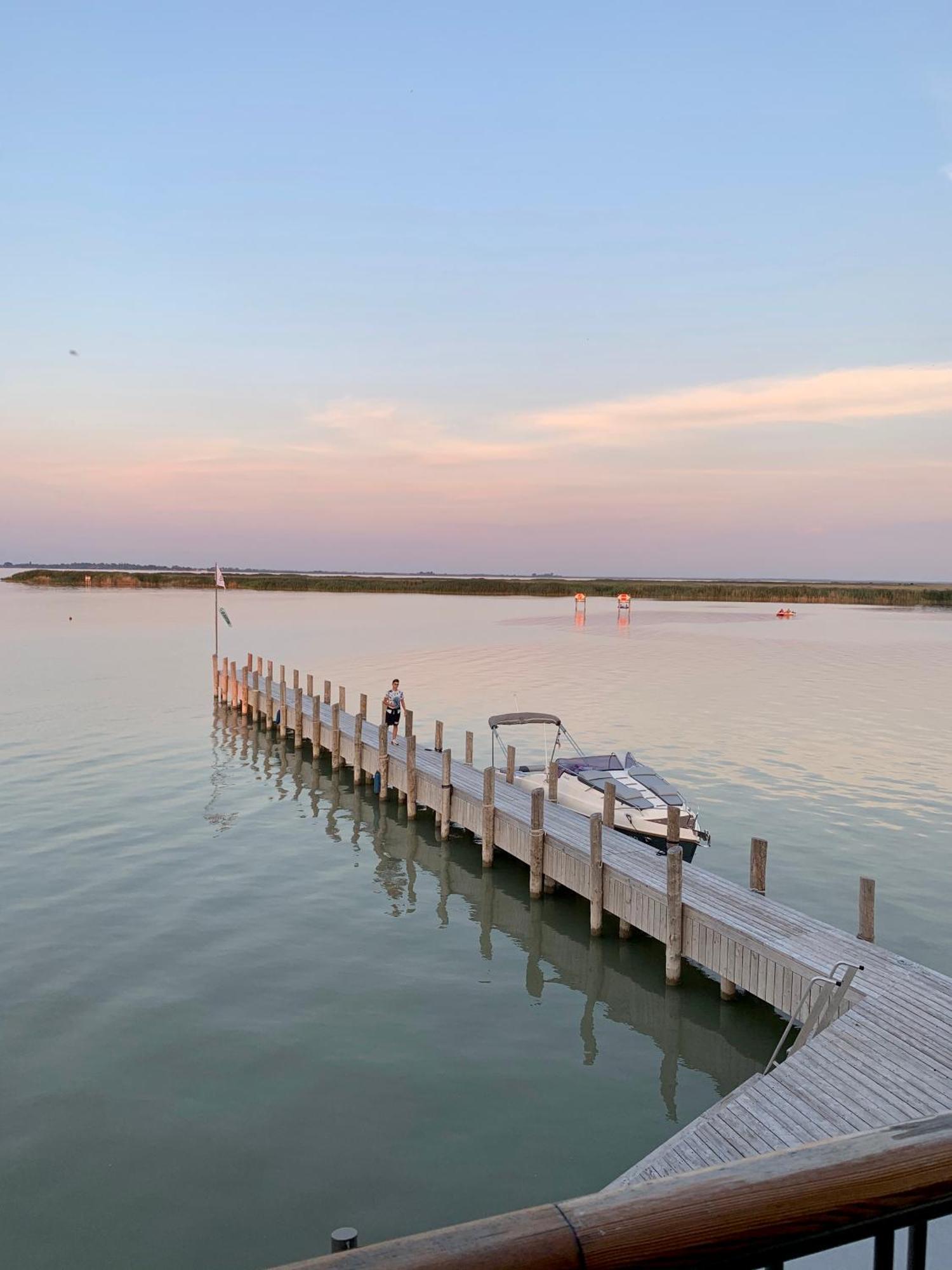 Seehuette Neusiedlersee - Seehaus Inklusive Elektroboot Руст Экстерьер фото