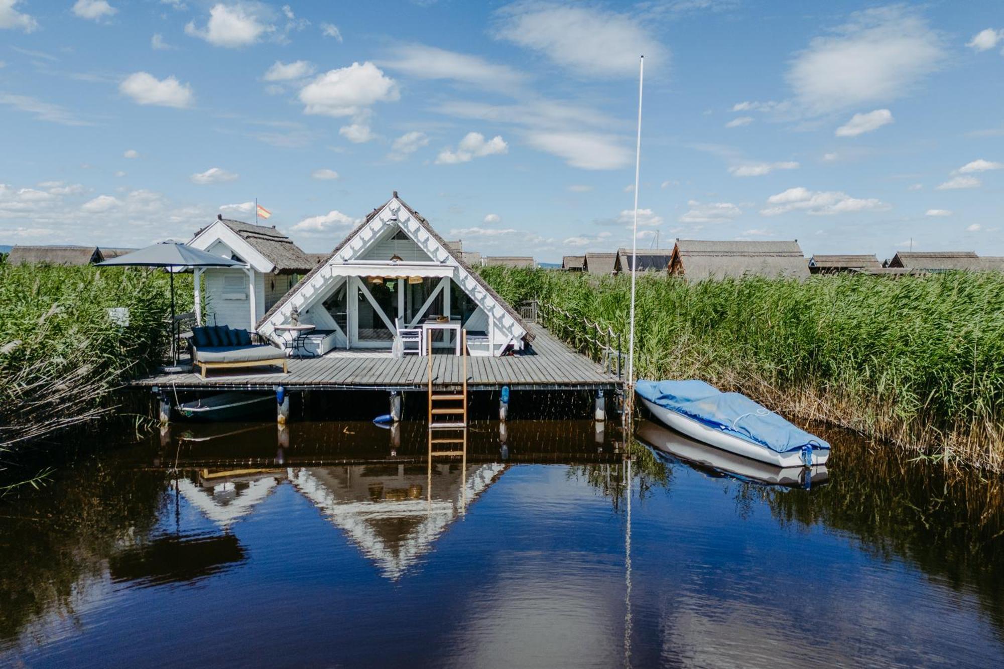 Seehuette Neusiedlersee - Seehaus Inklusive Elektroboot Руст Экстерьер фото