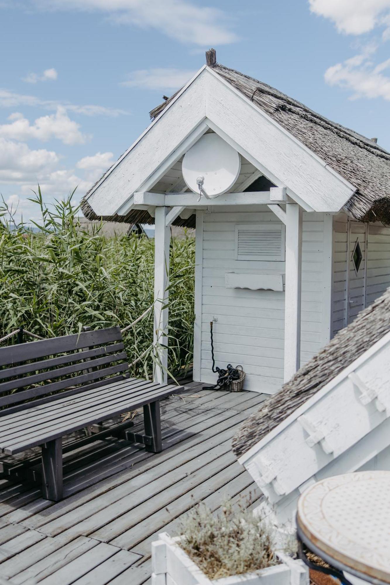Seehuette Neusiedlersee - Seehaus Inklusive Elektroboot Руст Экстерьер фото