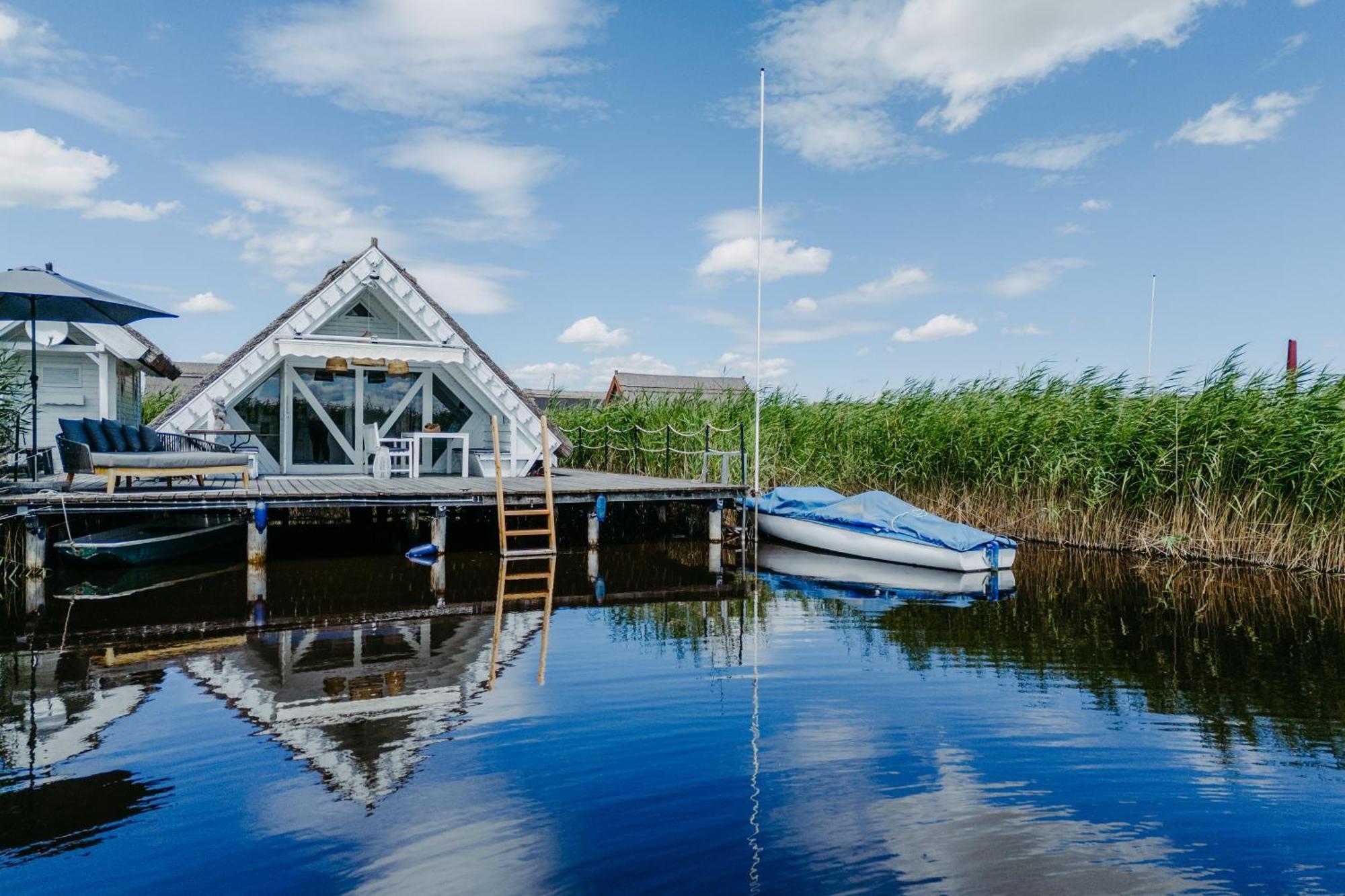 Seehuette Neusiedlersee - Seehaus Inklusive Elektroboot Руст Экстерьер фото