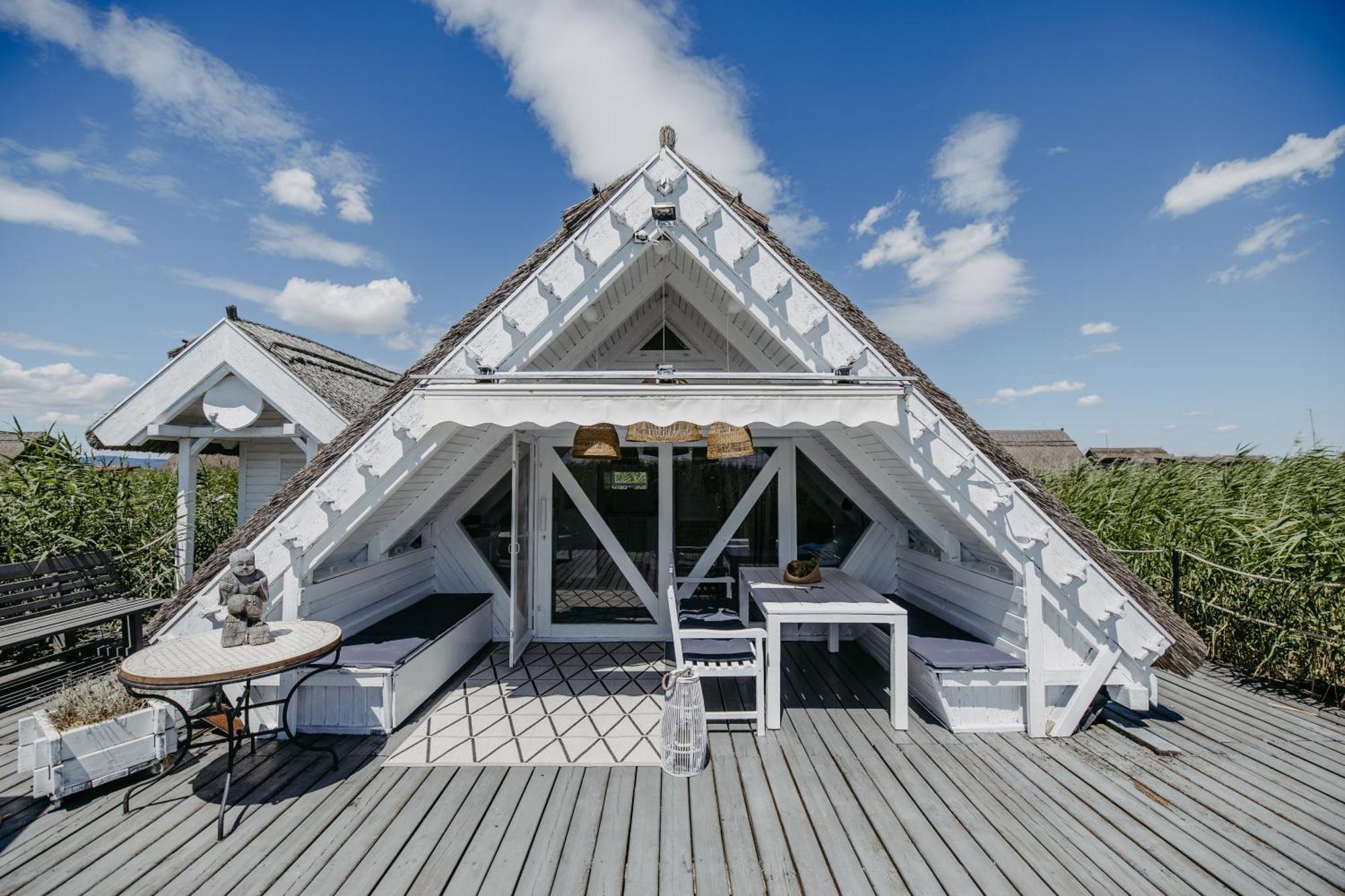 Seehuette Neusiedlersee - Seehaus Inklusive Elektroboot Руст Экстерьер фото