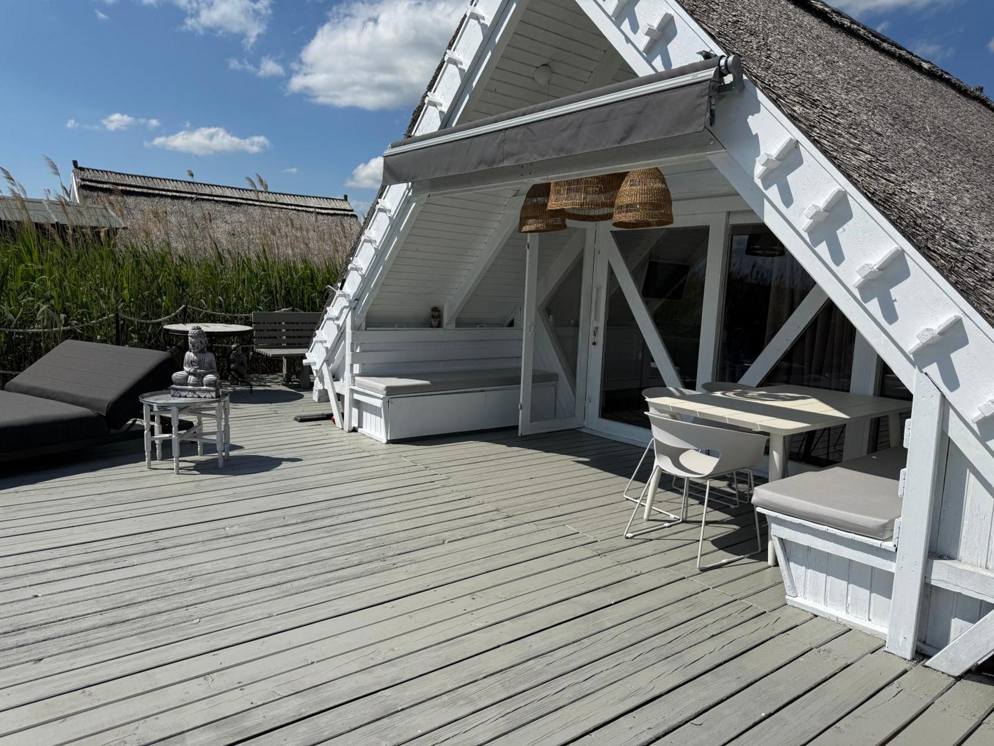 Seehuette Neusiedlersee - Seehaus Inklusive Elektroboot Руст Экстерьер фото